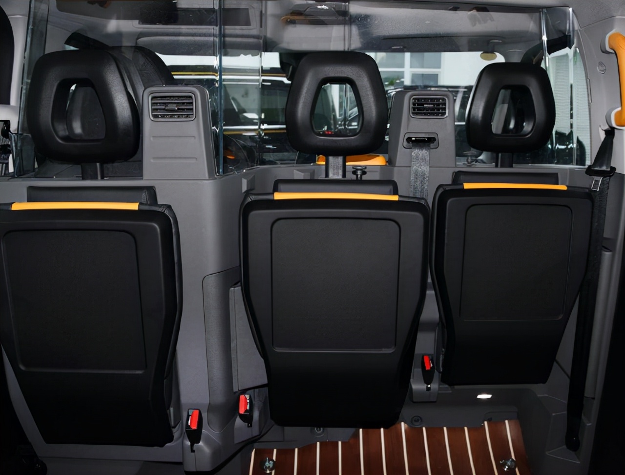 吉利电动出租车,吉利油电混动车出租车