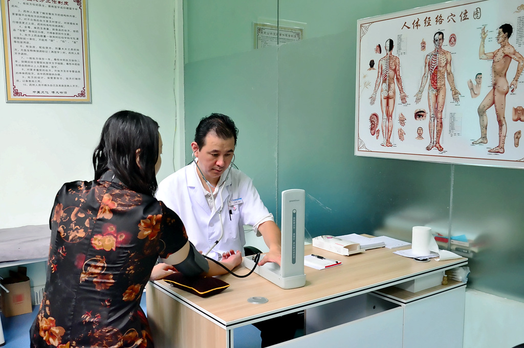 洛阳普康中医院,卫健局服务百姓健康义诊活动总结