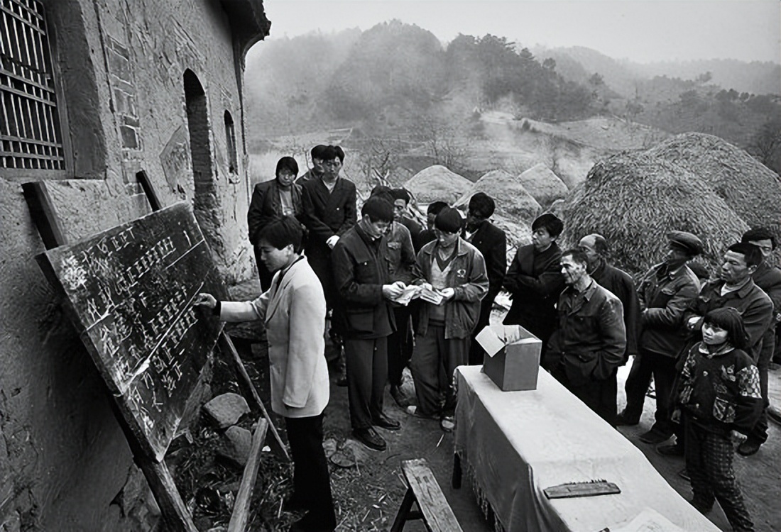 担心自己官位不保,“劳模”主任*杀暗**竞争对手:花两万五做掉他