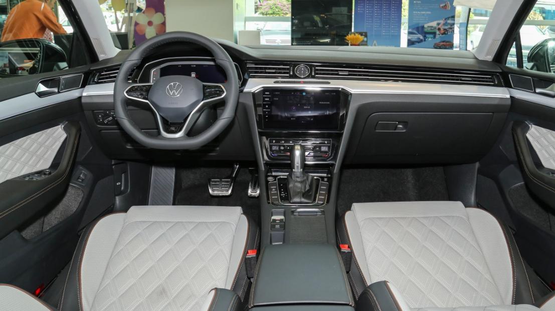 大众迈腾促销中享8万元现车报价,新款大众迈腾最低报价