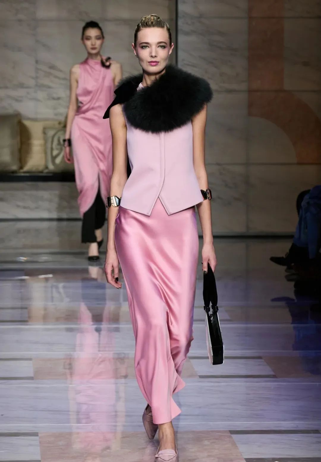 粉色搭配的高级穿法,粉色大衣穿搭高级感