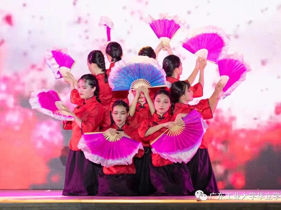 广州华立学院礼仪,广州华立学院外国语学院怎样