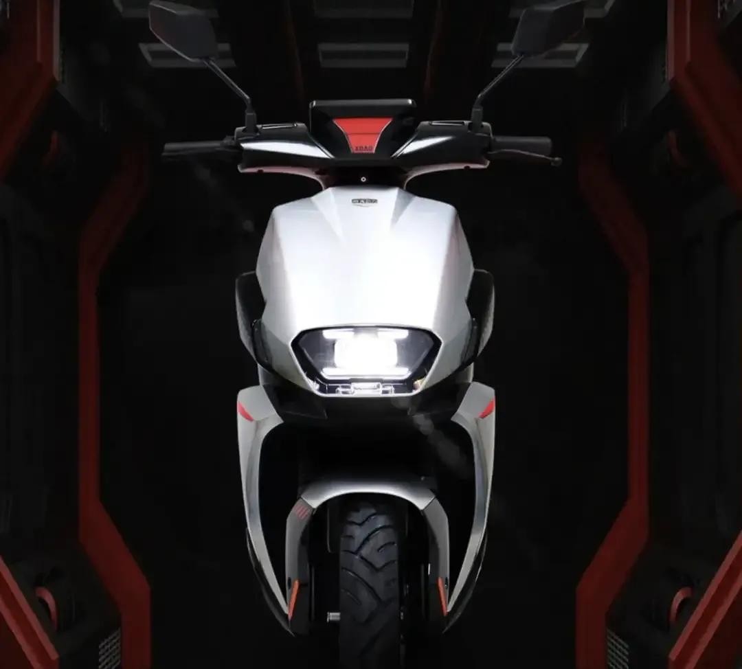 2000瓦电机电动车能跑多快,小刀续航80公里的经济实用电动车