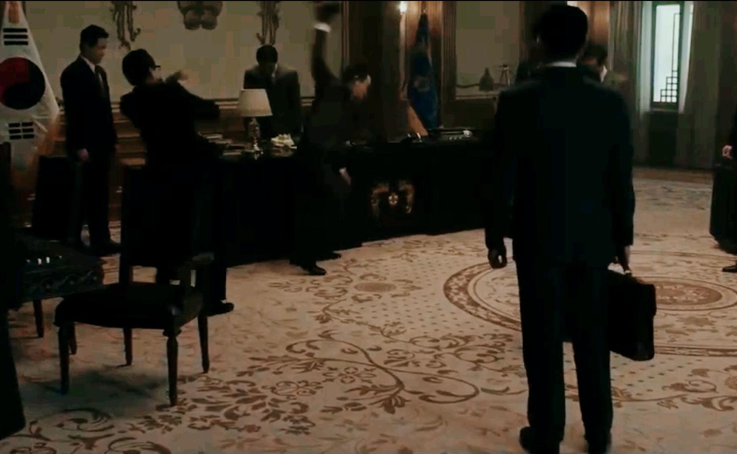 韩总统被*听窃**电影：让美大使跪在太极旗下现实：主动帮美国辟谣