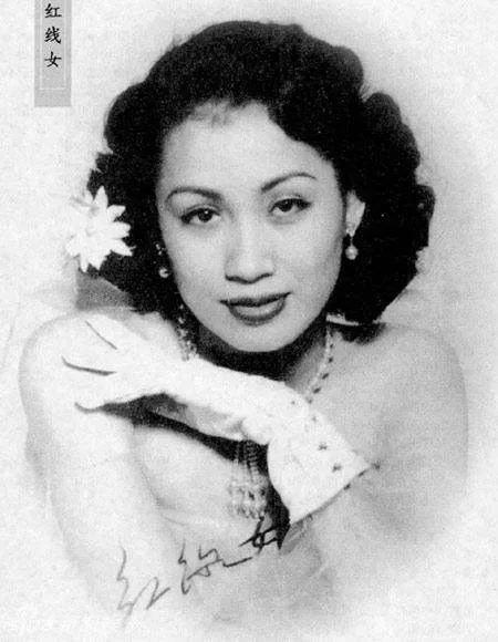 1988年，*小平邓**会场吸烟，台下递过来一张纸：请小平同志不要吸烟