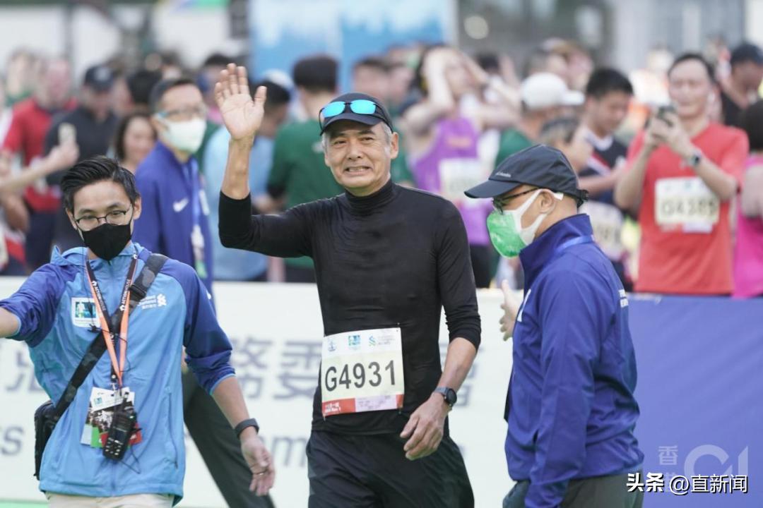 周润发参加香港马拉松跑半马成绩,香港马拉松周润发照片