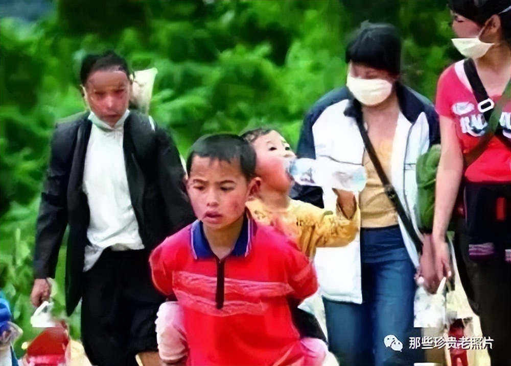 汶川有哪些瞬间让人泪流满面,回首汶川我们依然泪流满面