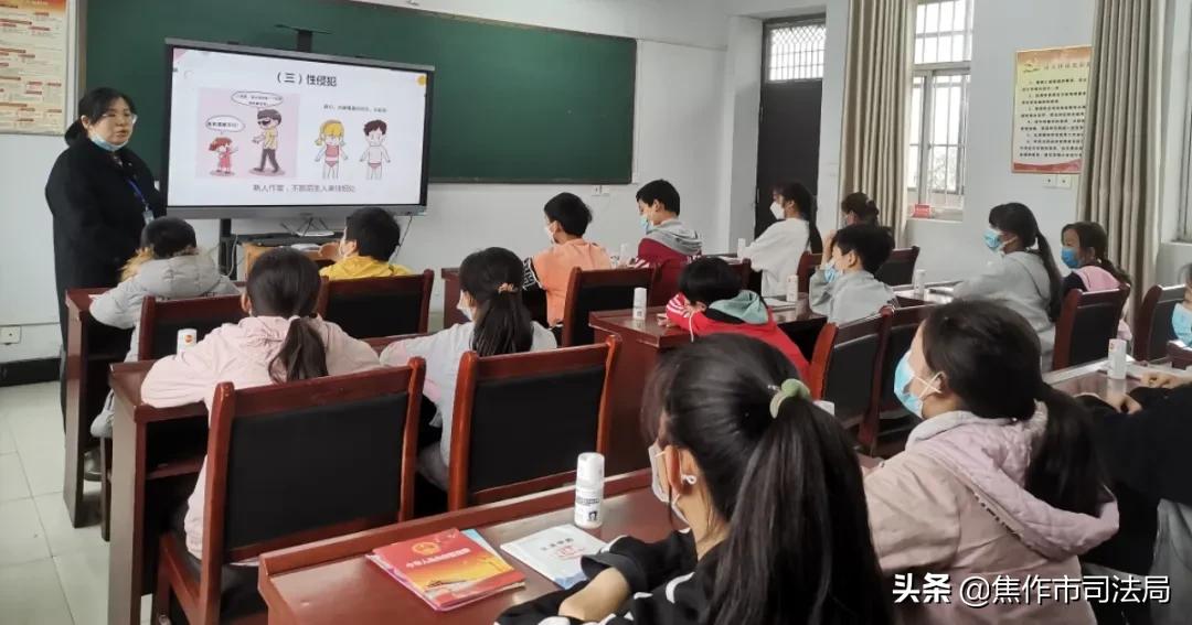 关爱青少年健康成长向校园*力暴**说“不”——市司法局开展法律援助进校园专项维权宣传活动