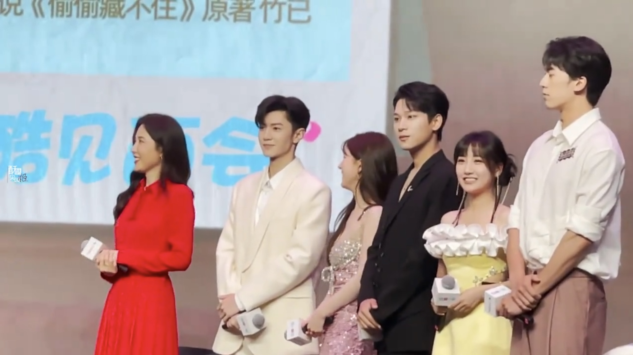 曾黎节目谈赵露思,曾黎和赵露思跳舞谁穿黑色衣服