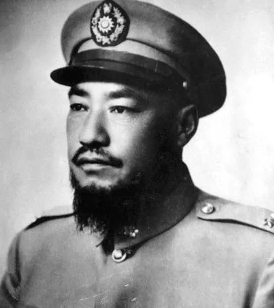 恶魔马步芳强占自己的亲侄女，*躏蹂**数千女性，他会有何下场？