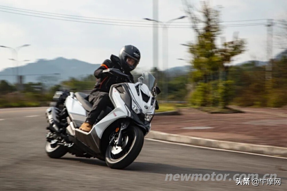 无极SR4Max｜宝马C400GT｜光阳赛艇S350横评（下）：出道即巅峰？