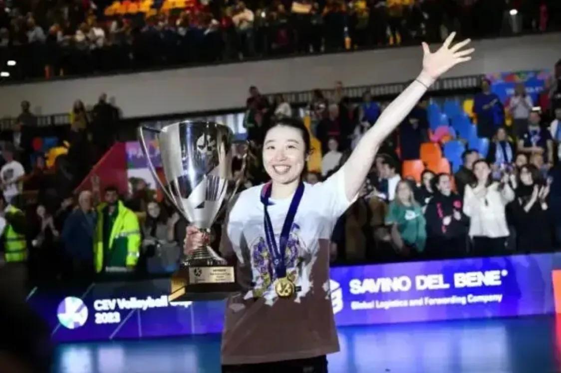 中国女排提前锁定胜局,中国女排力争卫冕