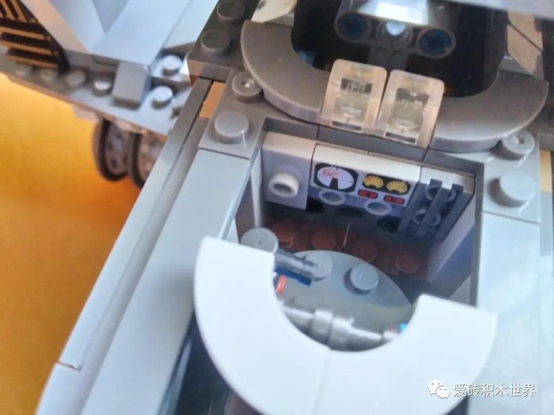 「爱砖MOC每日推送」用积木在现实中游玩战地1一战哥达式轰炸机