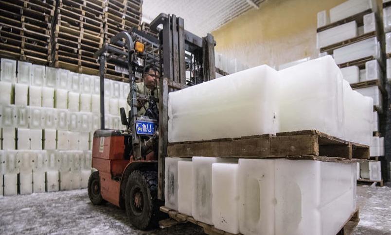 四川制冰厂工人一天能做多少冰块,一般制冰厂的冰块用来干什么