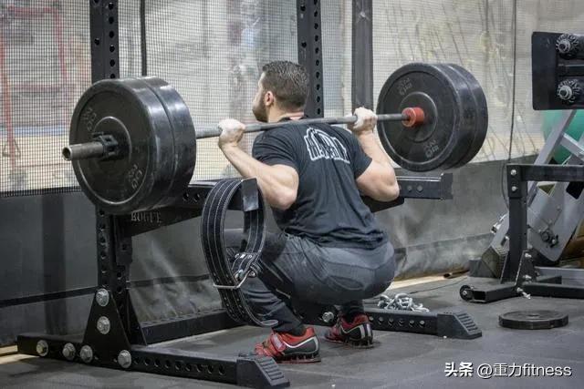 杠铃蹲要数量还是质量,杠铃箭步蹲和杠铃深蹲哪个好