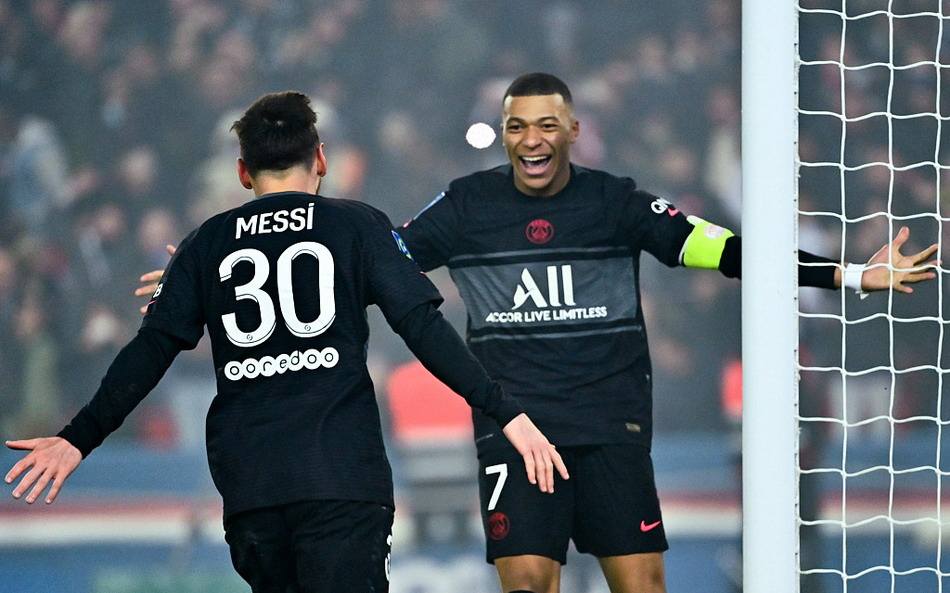 一图证明梅西c罗谁更强,一张图梅西比肩马拉多纳