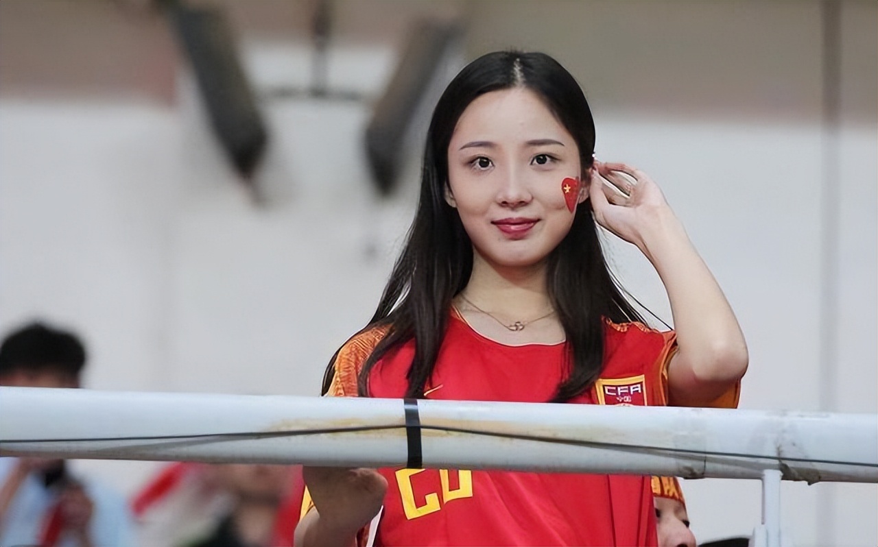 鍗″灏斾笘鐣屾澂涓浗鐞冭糠鎸ュ姩鍥芥棗,璋佷笉鎯宠鍥芥瓕鍦ㄤ笘鐣屾澂涓婂鍝嶅憿