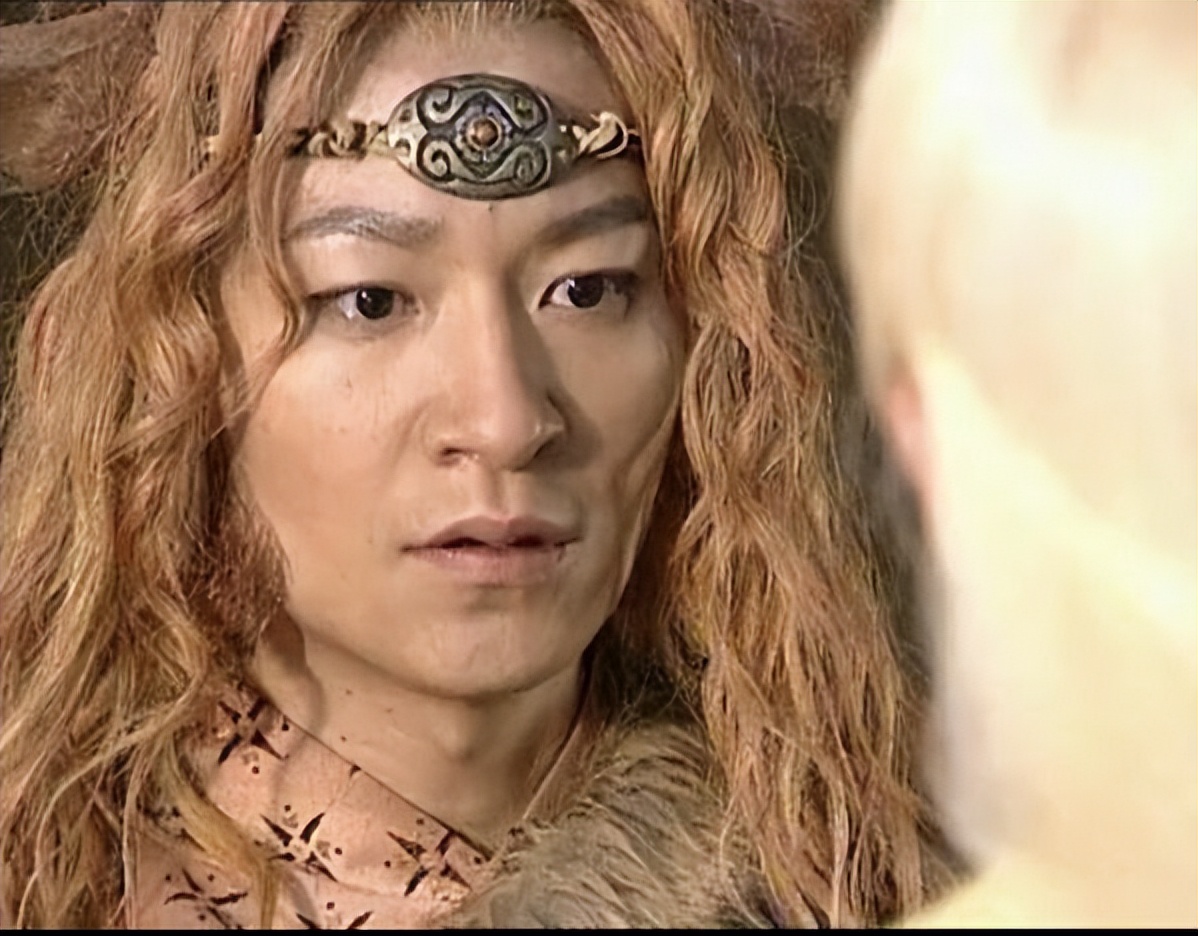 鸡毛穿一身、通天大脑门…国产神话剧的惊人造型，他们全都承包了