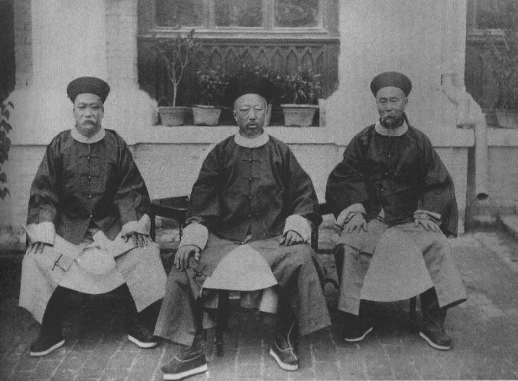 溥仪离开故宫第一个晚上住在哪里,溥仪离开紫禁宫时拿走了几个至宝