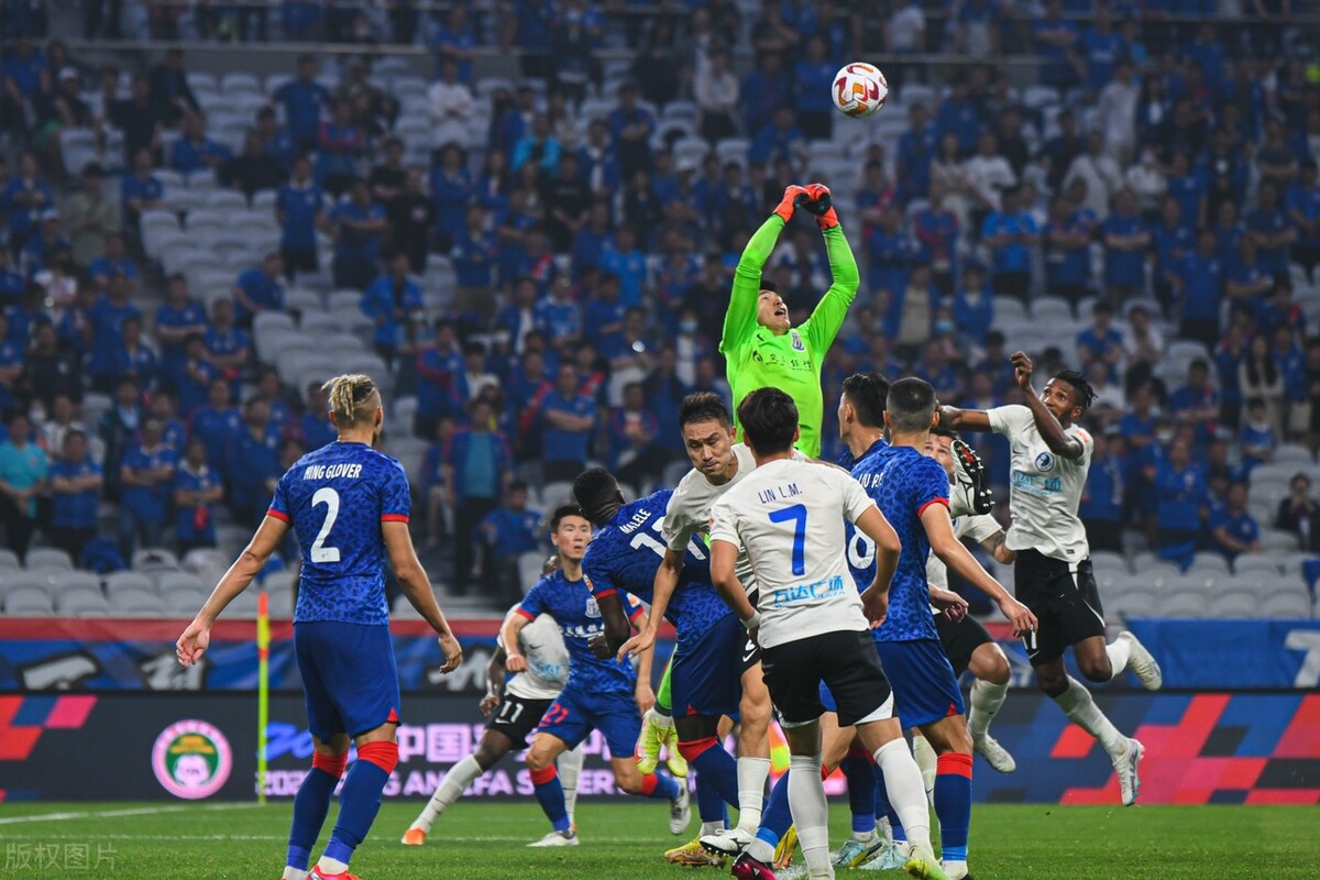 大反转！他曾被申花球迷嘲讽不配进一线队，如今却成中超最佳门将