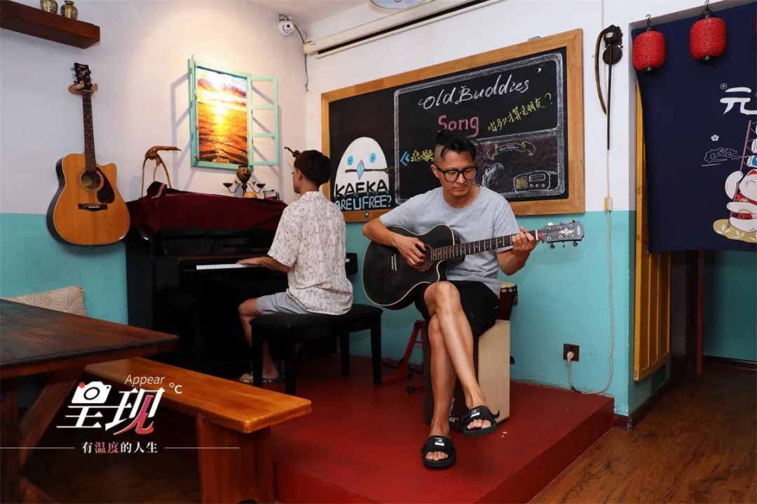 “宝藏青年”从北京到威海，在海边开复古咖啡馆，择一城等一人