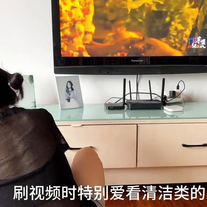 我的小龟儿真是脱毛怪，每天都要扫八百遍，毛发可以制成毛毯了