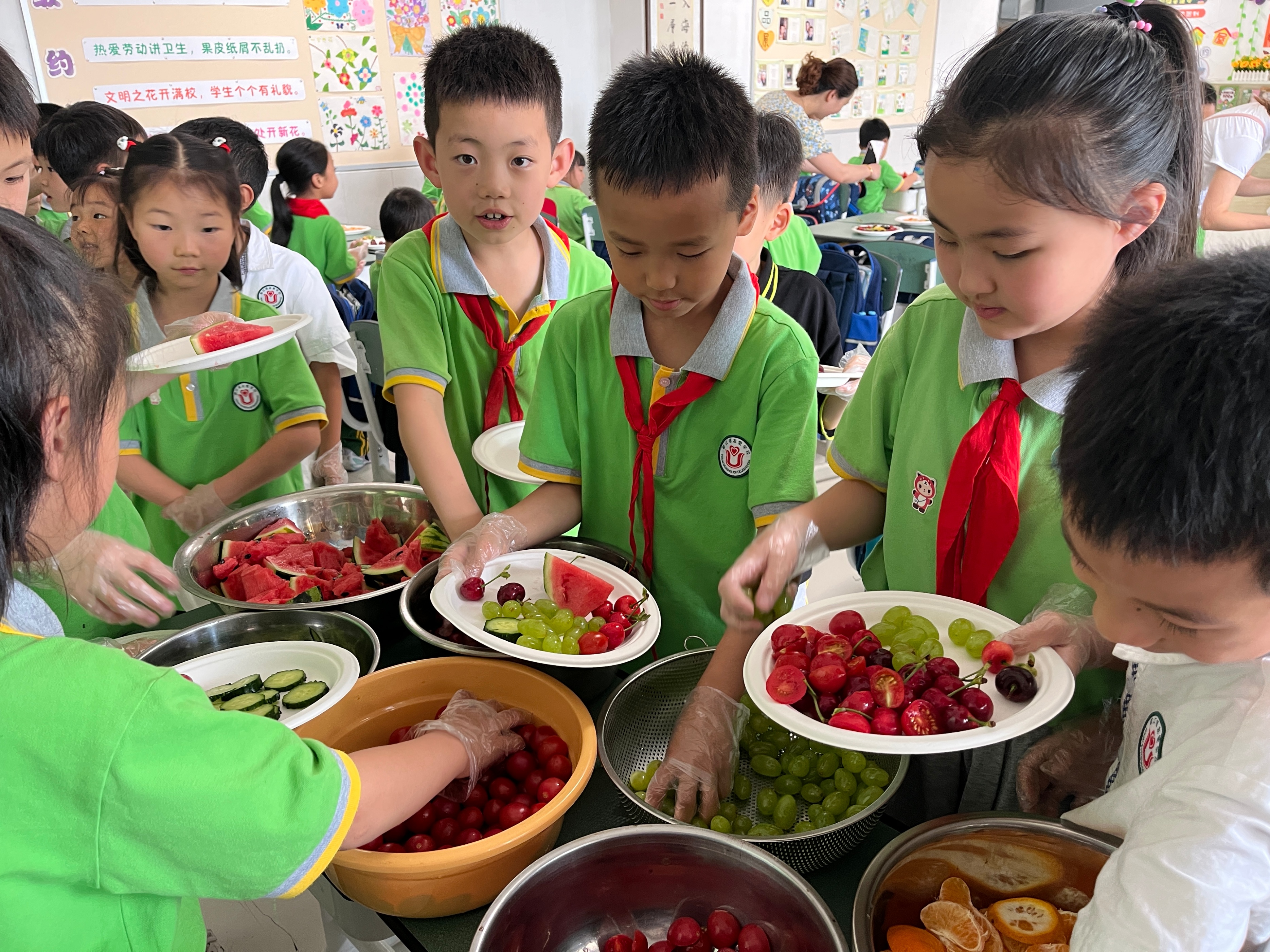 用歌谣赞美童年，用鲜花妆点童心——都江堰市各中小学、幼儿园开展丰富多彩的“六一”庆祝活动