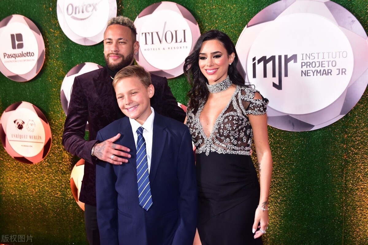 内马尔生活大揭秘：球场之外惊人故事，乐善好施备受追捧