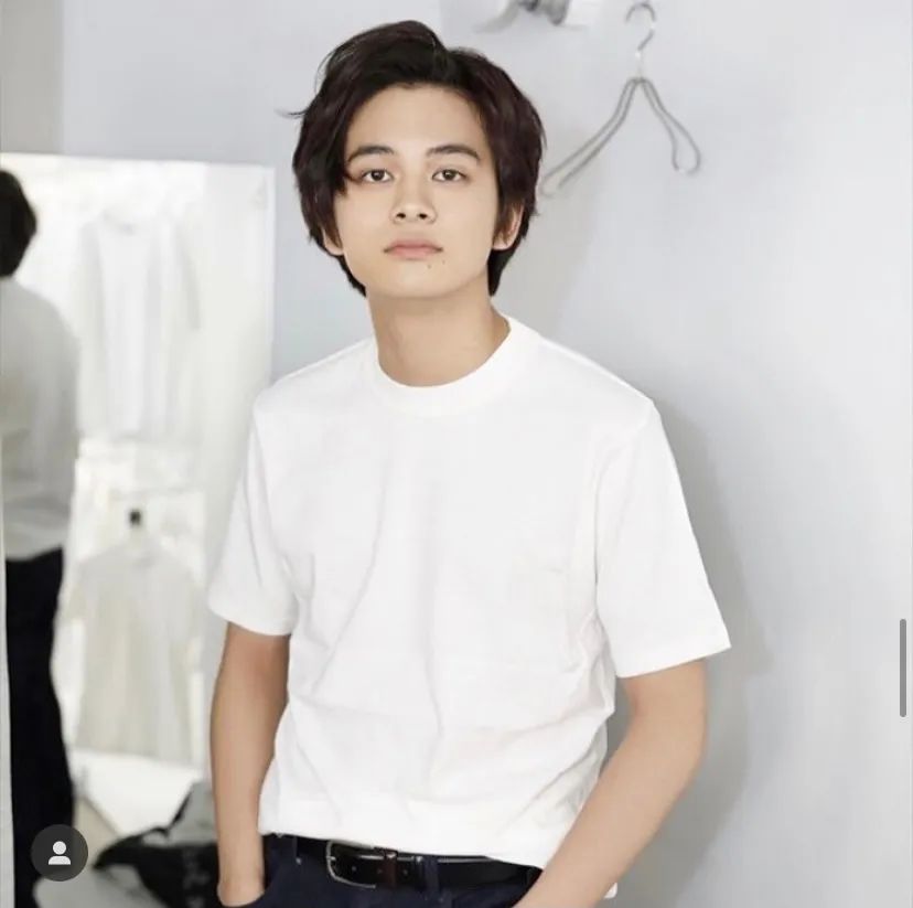 这家只卖白Tee的店成立7周年，干了一件大事