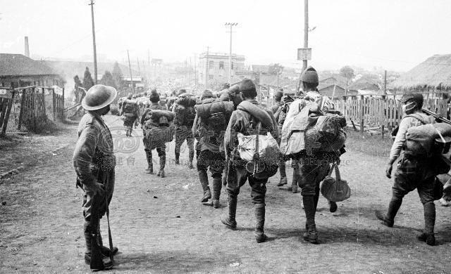 【晚清*楼青**旧影】女子丰乳肥臀，媚态撩人，风姿依旧！