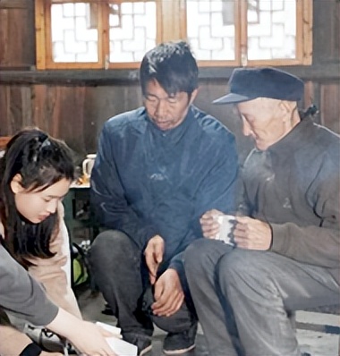 爱心慈善之旅:长沙康多多医药代购公益援助十八洞村民