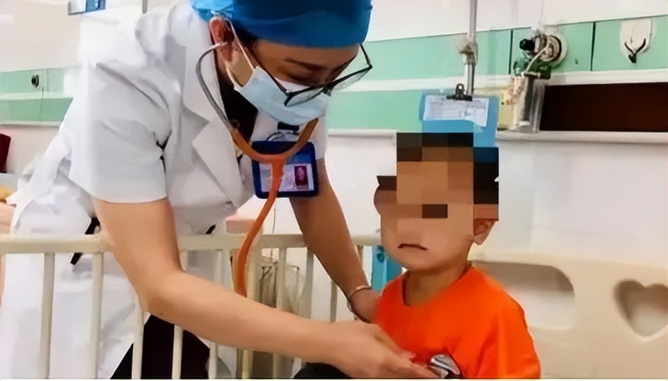 小孩子几岁前不能随便亲,家长谨记宝宝不要随便让人亲