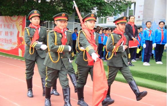 乌鲁木齐市第19小学“石榴花开别样红·和乐融融筑梦行”一校一品德育工作观摩展示活动