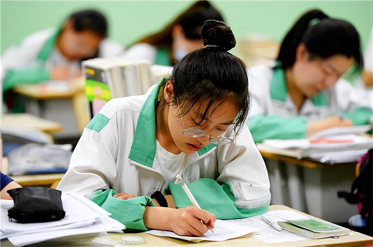 高考填报志愿女生选择什么专业好,高考女生志愿选什么专业比较好