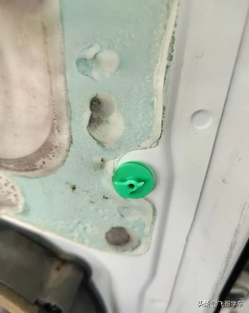 别克凯越车门锁异响和跳动,凯越锁车或者开锁反复跳动