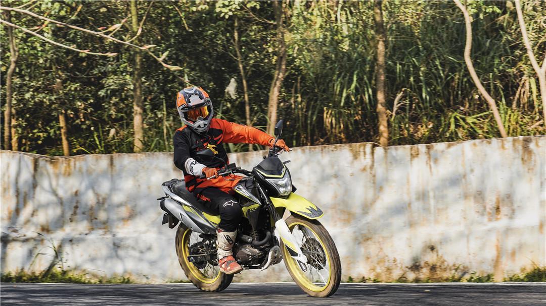 能上路的250cc摩托跑车,能跑250迈左右的摩托车