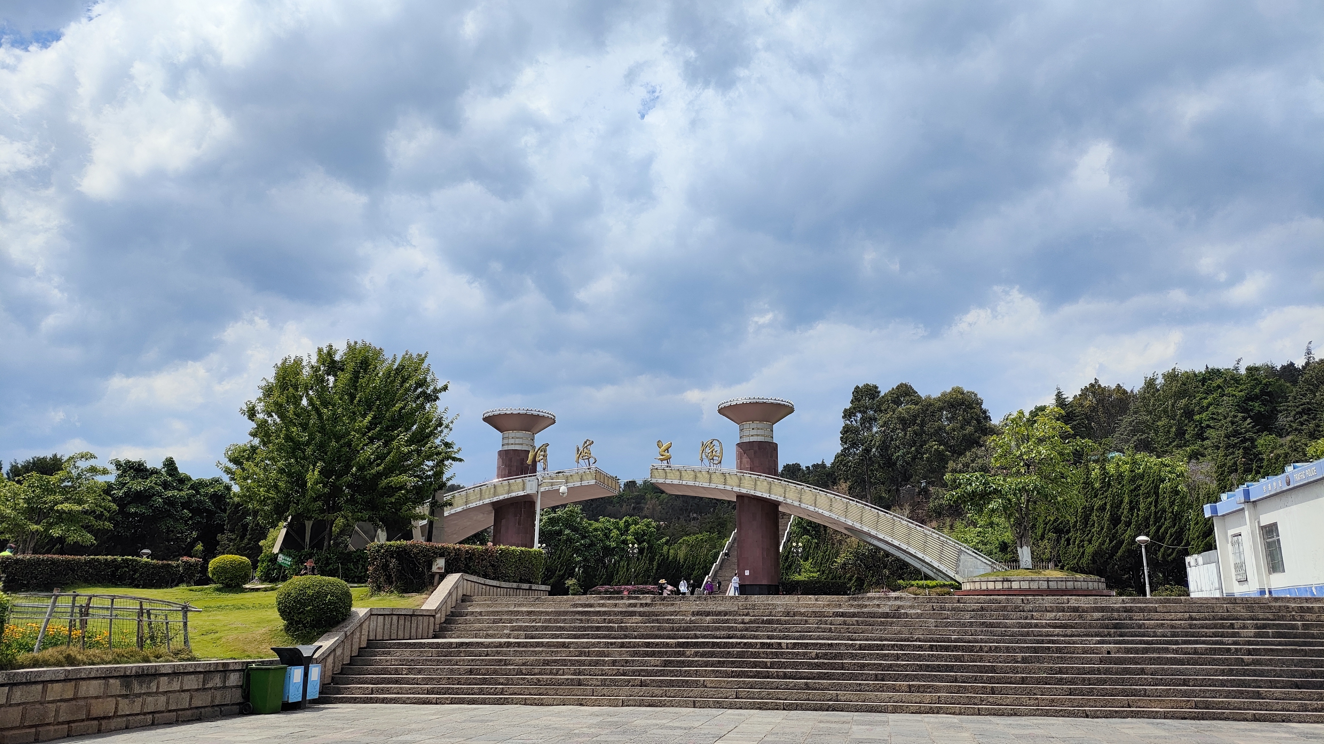 2个人去云南旅游5天多少钱,去北京穷游三天需要多少钱费用