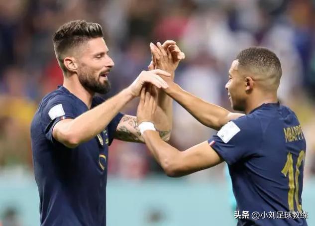 吉鲁刷新法国队大赛高龄登场纪录,吉鲁世界杯一战成名大器晚成