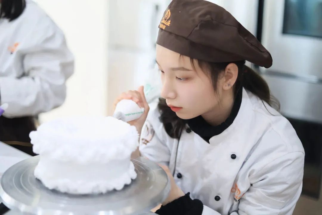 为什么不建议去工厂学烘焙,烘焙学徒的利弊