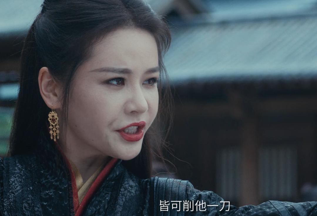 一个斜眼，一个满脸痘痘，这颜值王晶你也吹的下去？