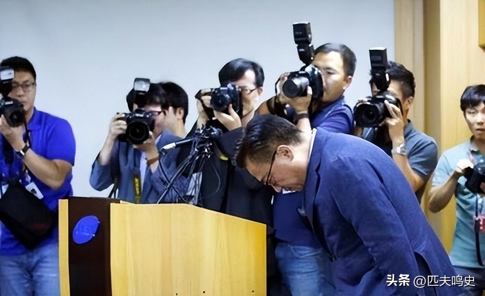 三星手机用两年就白屏,三星手机维修会被换国产屏吗