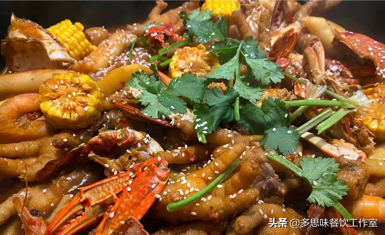 鲜香螃蟹拌面条,螃蟹烧杂鱼鲜香可口