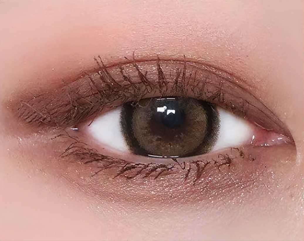 几种常用的日常眼妆画法,眼妆酷酷的风格烟熏