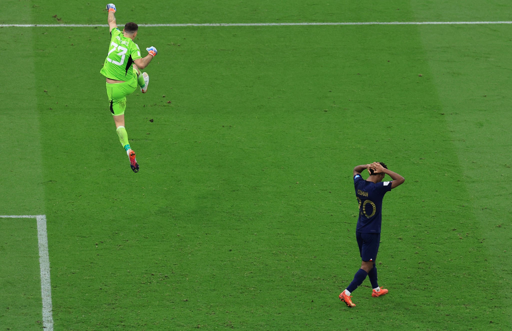 世界杯第1门神！决赛指导队友罚点球：往中间踢，保证能进