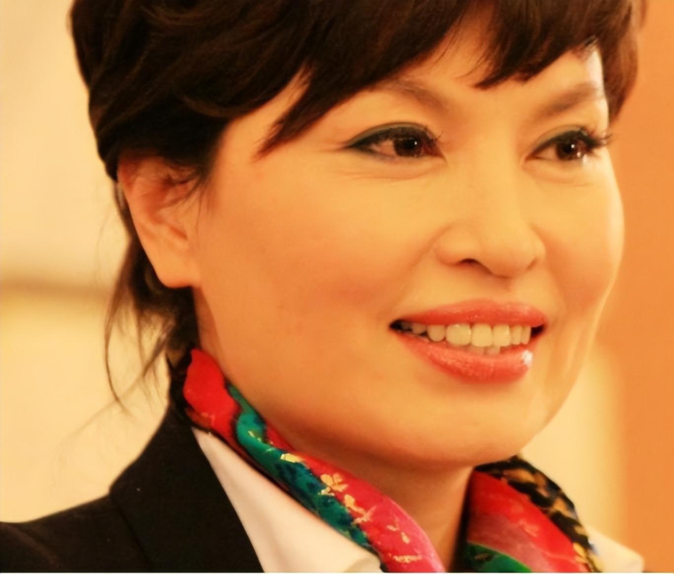 央视主持人李瑞英现在怎么样,央视新闻主播李瑞英个人简历