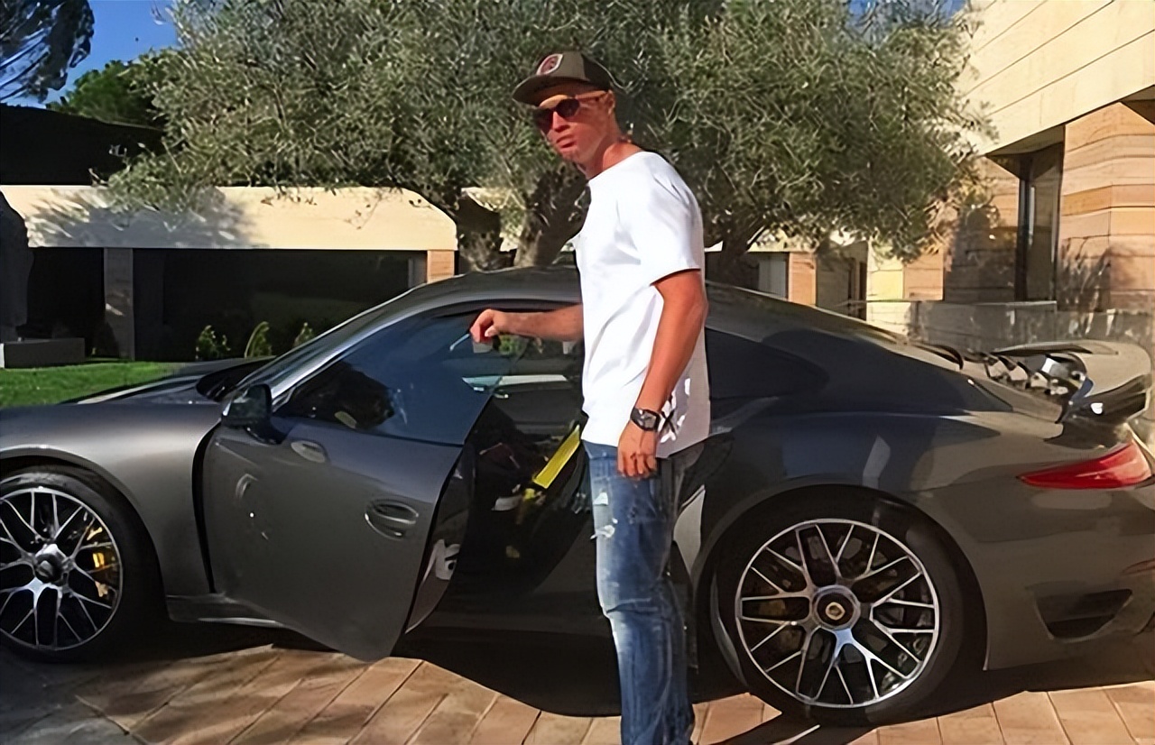 c罗钻石表,c罗戴的啥表