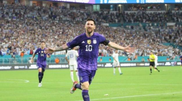 阿根廷vs哥伦比亚梅西高光表现,阿根廷vs牙买加球员与梅西合影