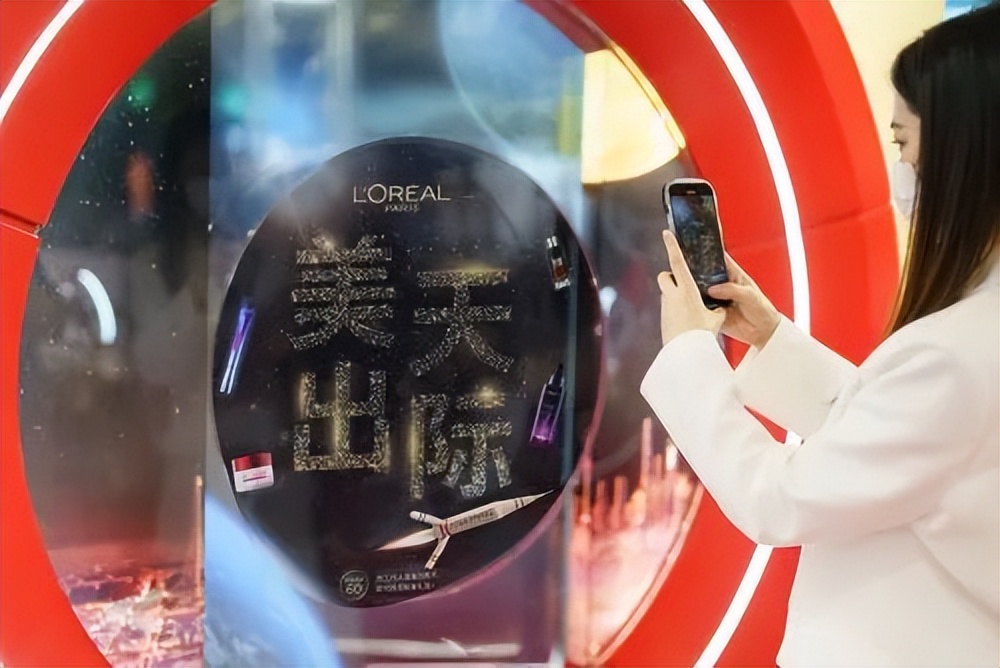 欧莱雅旅游零售亚太区在三亚国际免税城推出太空主题快闪店