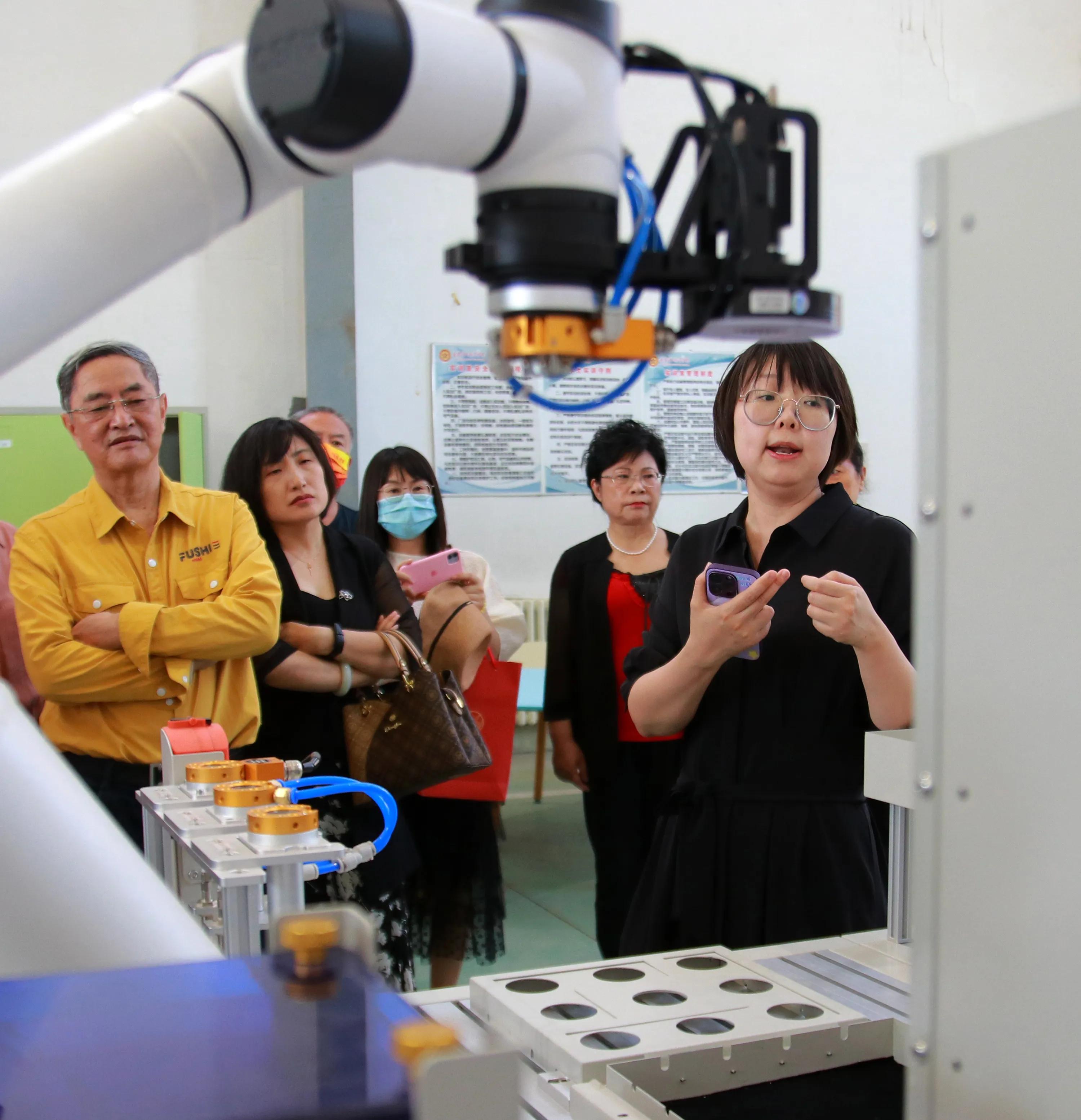 锦州作家进校园采风作品《梦开始的地方》作者/赵冬梅