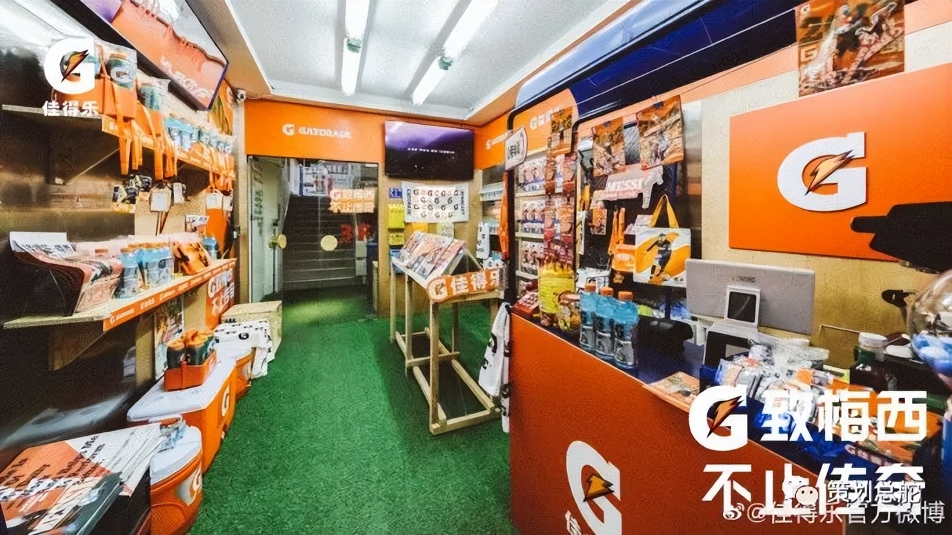 梅西终于如愿捧起大力神杯,梅西夺冠时刻大力神杯卡点